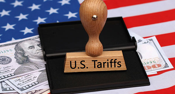 트럼프, 배터리·전력망 등 6개 산업 추가 관세 검토